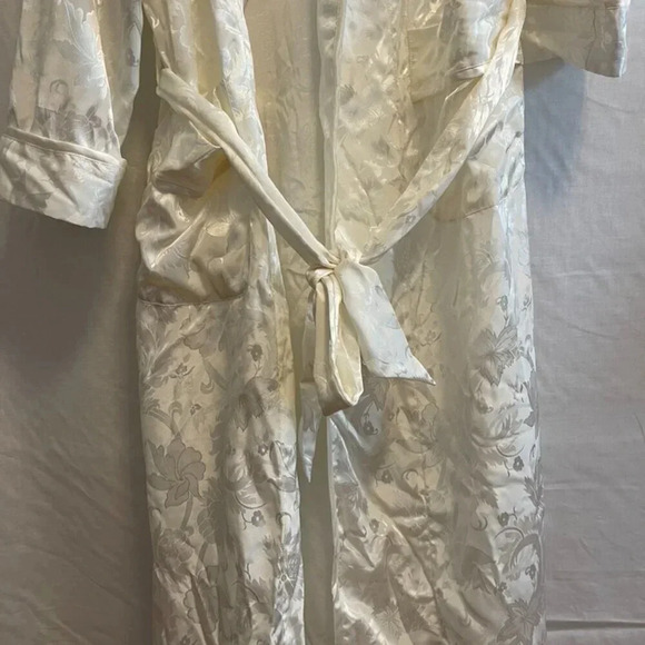 Victoria's Secret Gold Label Robe - size petite small. Great VINTAGE condition - Picture 12 of 16
